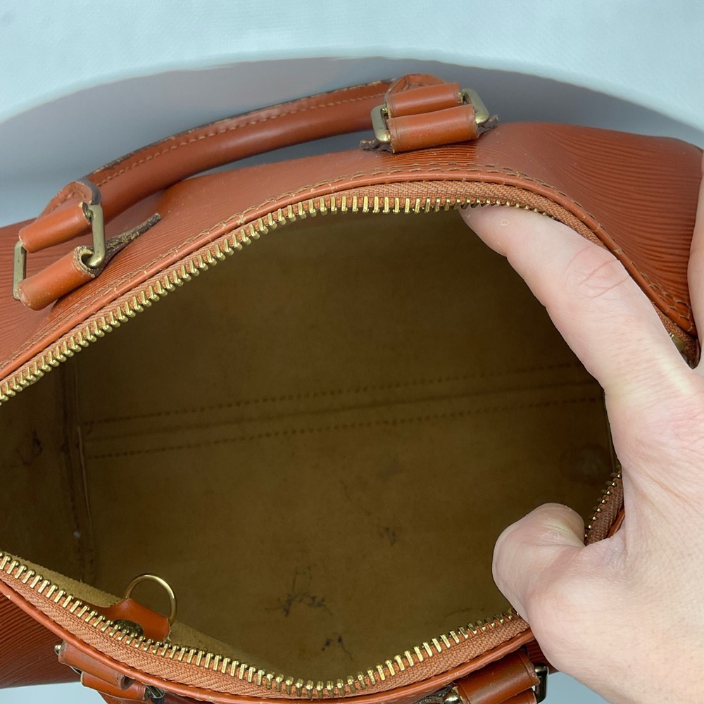 Louis Vuitton Epi cognac leather Speedy 25 W/ LV LOCK AND KEY. - Picture 9 of 12
